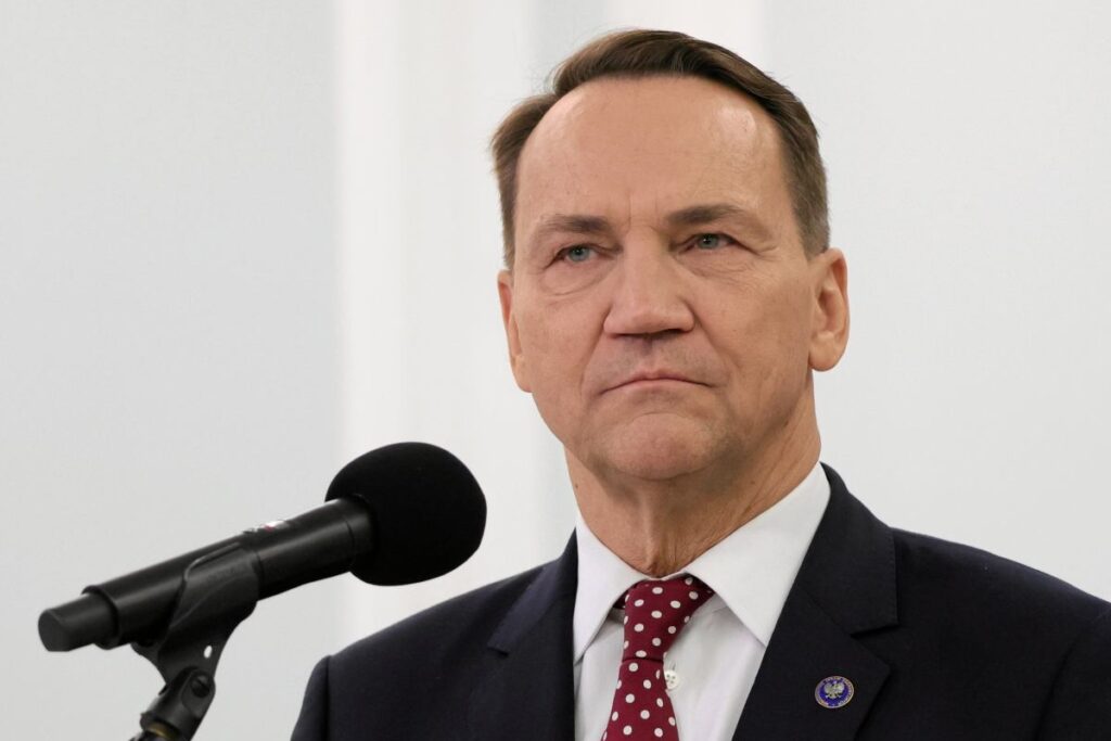 polonya ve macaristan devlet baskanlari karsilikli ziyaretlerde bulustu sikorski den elestiri 54110