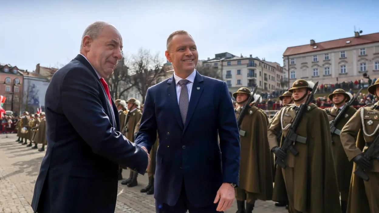 Polonya ve macaristan devlet baskanlari przemy l de dostluk vurgusu yapti 54365