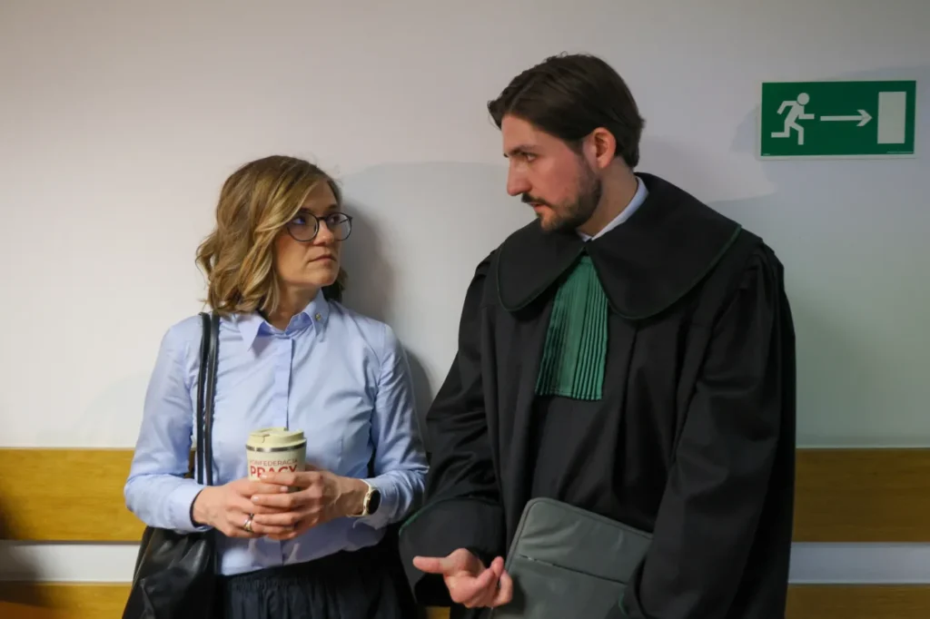 polonyali eski polisin biejat a gaz kullanimi davasi ertelendi 53011