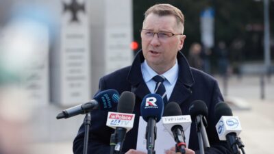 Polonyali muhalefet kamu maliyesindeki cokusu meclis gundemine tasimak i cin basvuru yapti 54289