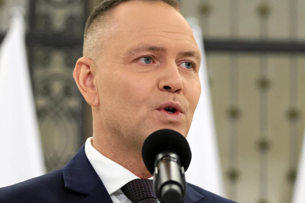 polonyali muhalif borowski ye alti ay hapis cezasi onandi cumhurbaskani nawrocki af talebini i ncelemeye aldi 54989