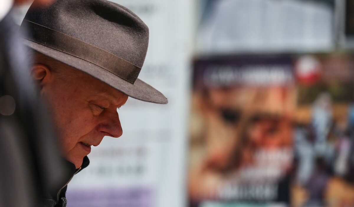 Polonyali savci pis milletvekili ozdoba hakkinda sikayette bulundu tehdit i ddiasi 52172