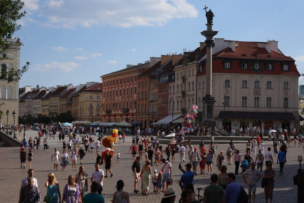 polonyalilarin en buyuk endisesi siyasi kutuplasma ve uluslararasi gerilimler 56820