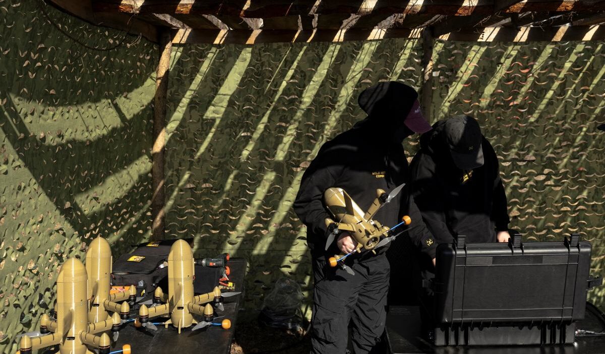 Primorsk limanı’nda yakıt deposu hasar gördü, yangın çıktı 1 Primorsk limani nda yakit deposu hasar gordu yangin cikti 54378