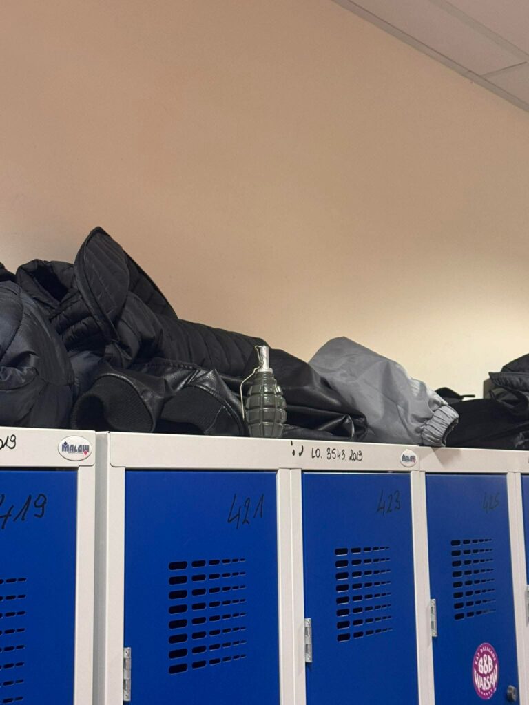 radzymin deki norwida lisesi nde granit benzeri nesne alarmi 53364