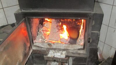 Rembertowa da otomotiv atolyesinde osb levhalarinin yakilmasi engellendi 51332