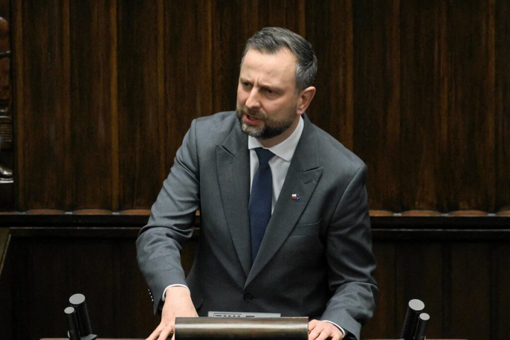 sejm oturumunda safe yasasi ve savunma butcesi uzerine kritik aciklamalar 51329