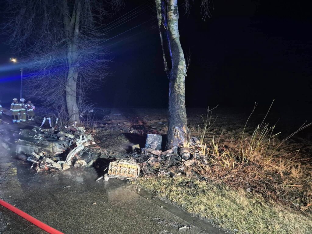 siedlce de bmw ile kaza 32 yasinda surucu hayatini kaybetti 51021