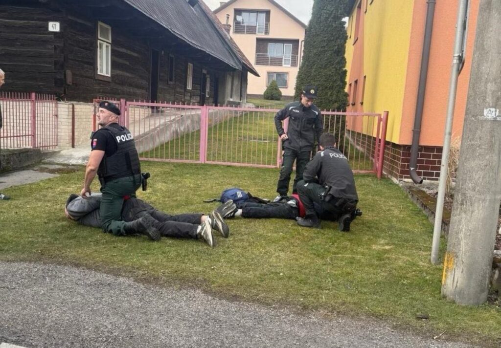 slovakya da bankamatik soygunu polis takibi ve suphelilerin yakalanmasi 51674