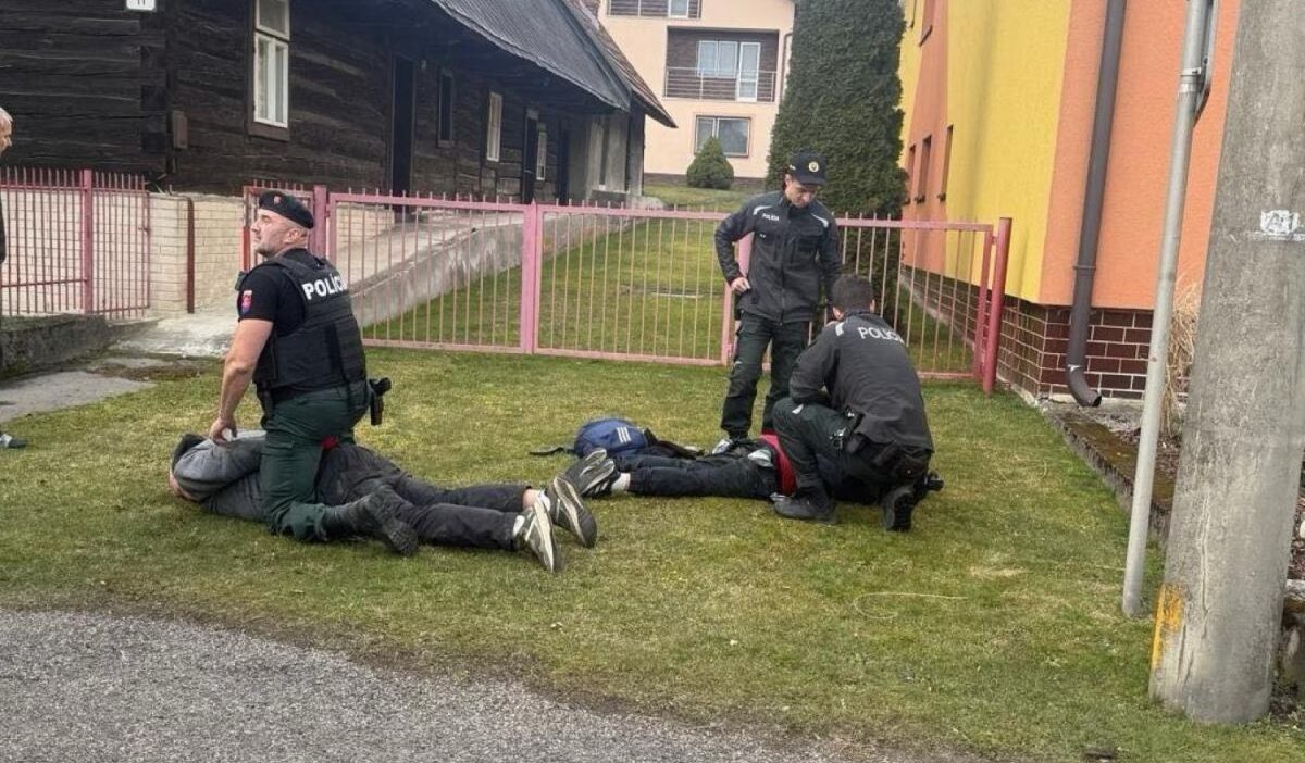 Slovakya da bankamatik soygunu polis takibi ve suphelilerin yakalanmasi 51674