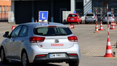 Sürücü sınavlarında dönüşüm: manevra parkuru kalkıyor 2 Surucu sinavlarinda donusum manevra parkuru kalkiyor 55894