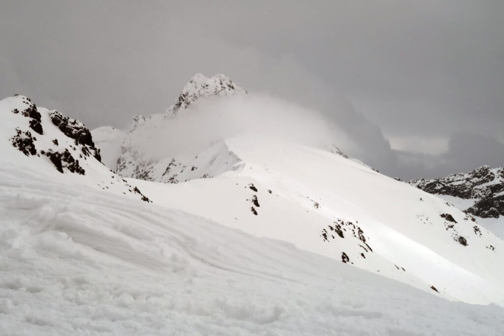 tatralar da yuksek kar yagisi ve cig tehlikesi dagcilara uyari 56324