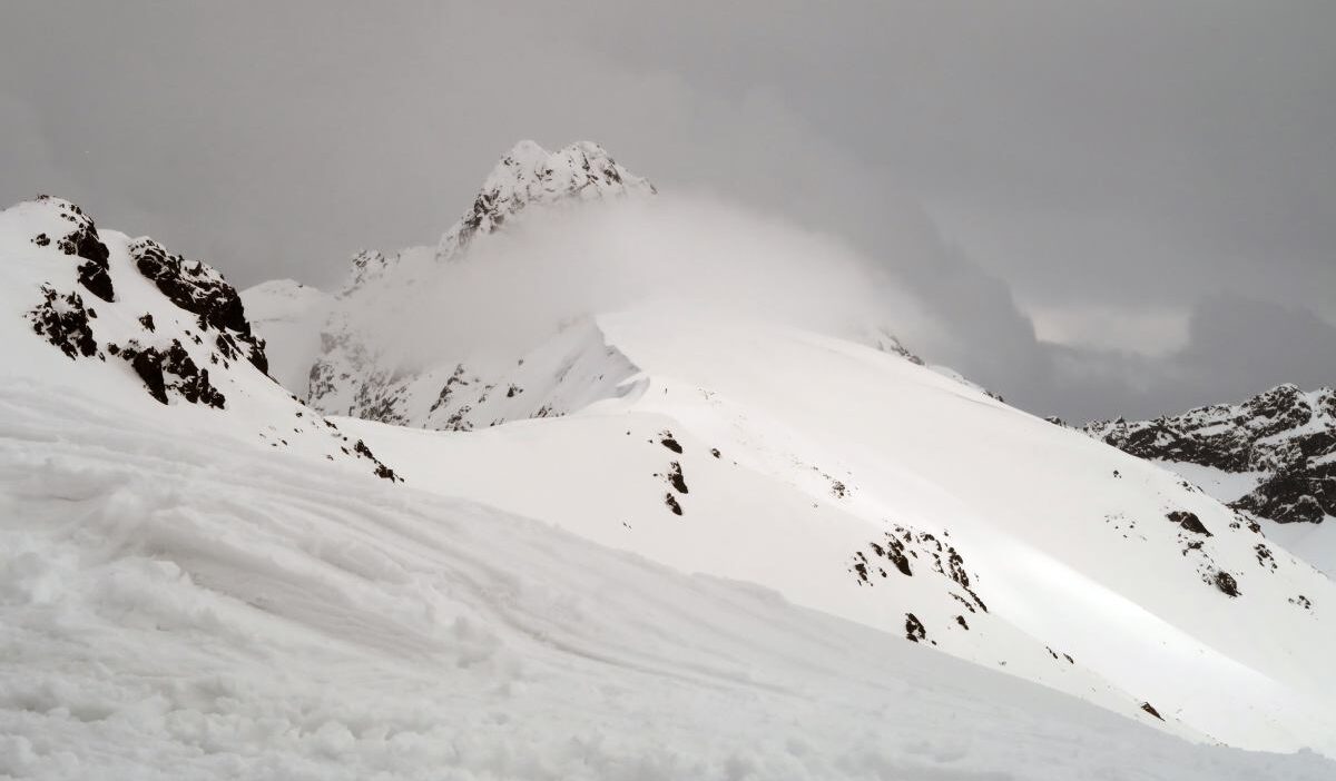 Tatralar da yuksek kar yagisi ve cig tehlikesi dagcilara uyari 56324