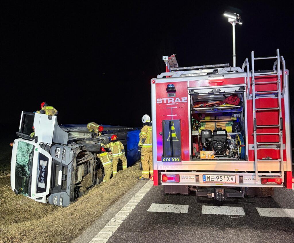 tir yan yatti wyszk w karayolunda trafik tek seritten veriliyor 50590