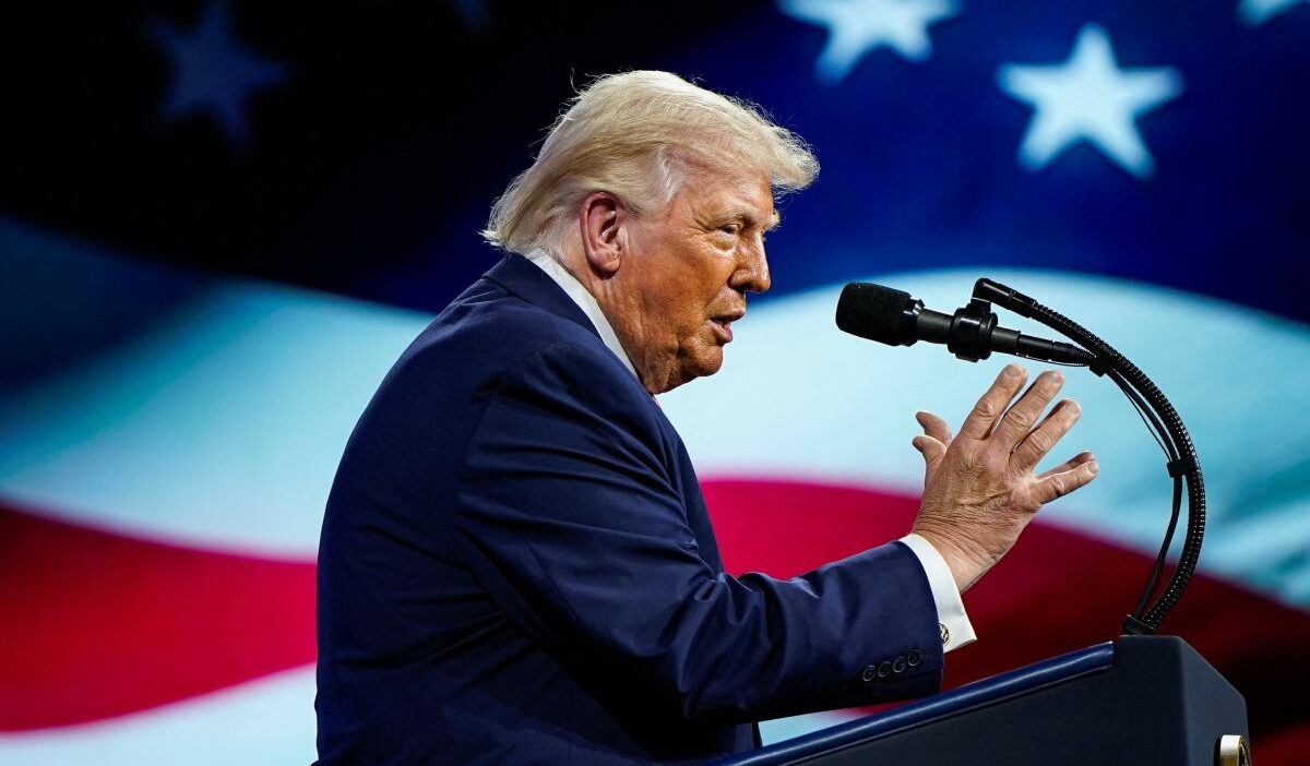 Trump'ın beyaz rusya özel temsilcisi łukaszenka ile görüşerek 250 mahkûmun serbest bırakılmasını sağladı 1 Trump in beyaz rusya ozel temsilcisi ukaszenka ile goruserek 250 mahk mun serbest birakilmasini sagladi 56853