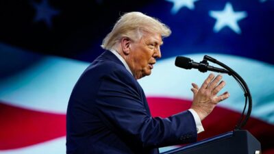 Trump'ın beyaz rusya özel temsilcisi łukaszenka ile görüşerek 250 mahkûmun serbest bırakılmasını sağladı 4 Trump in beyaz rusya ozel temsilcisi ukaszenka ile goruserek 250 mahk mun serbest birakilmasini sagladi 56853