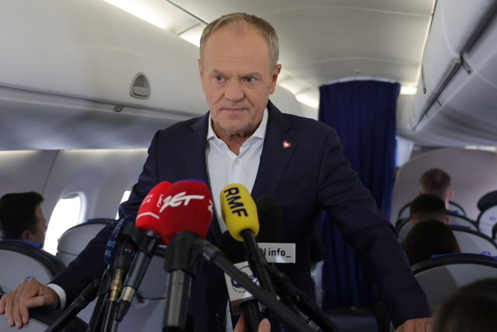 tusk avrupa birligi zirvesi nde dogu cephesini vurguladi kabine degisikligi beklentilerini reddediyor 53292