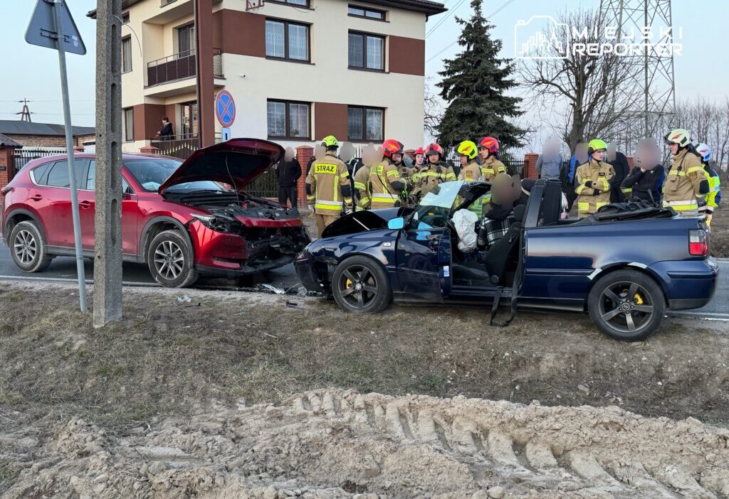 Umiastowska caddesi'nde i̇ki otomobil baş başa çarpıştı: bir kişi hastaneye sevk edildi 1 Umiastowska caddesi nde i ki otomobil bas basa carpisti bir kisi hastaneye sevk edildi 51001