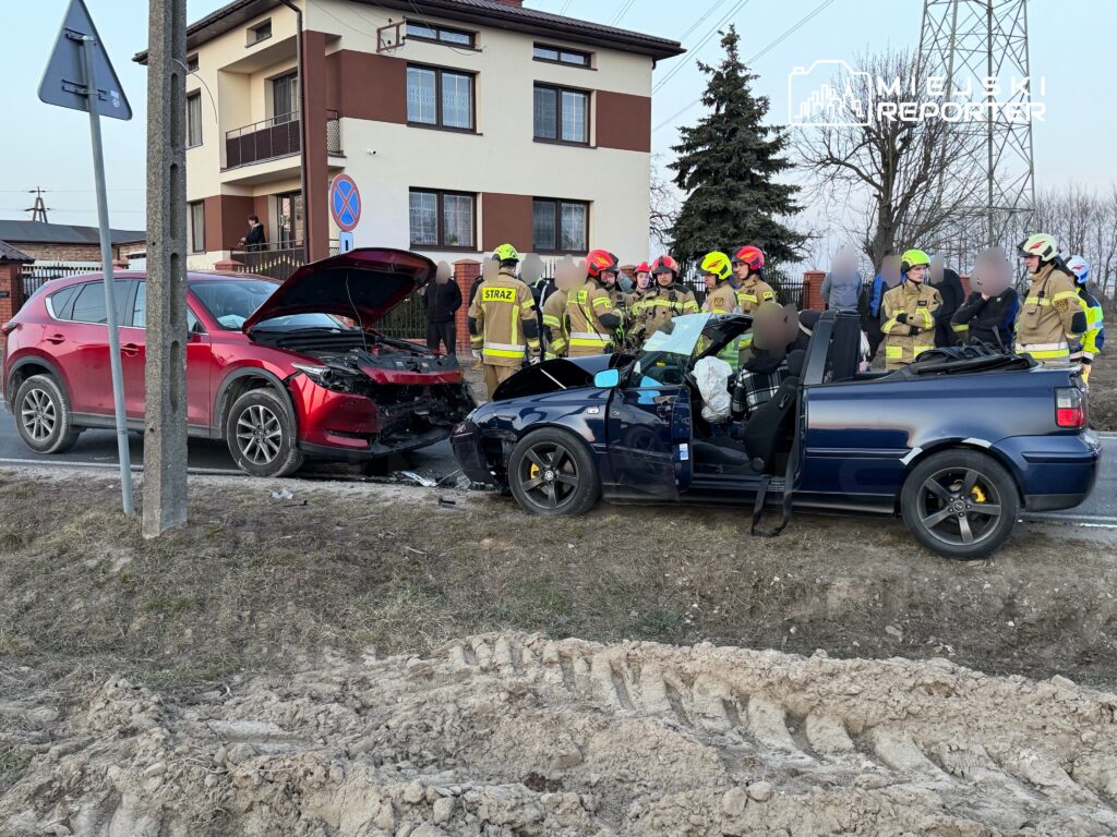 umiastowska caddesi nde i ki otomobil bas basa carpisti bir kisi hastaneye sevk edildi 51001