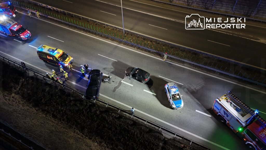 Varşova yolu'nda zincirleme kaza: bir yaralı ve trafik aksaması 1 Vars ova yolu nda zincirleme kaza bir yarali ve trafik aksamasi 56482