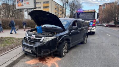 Varsova da alkollu surucu otobus duragina carpti 54185