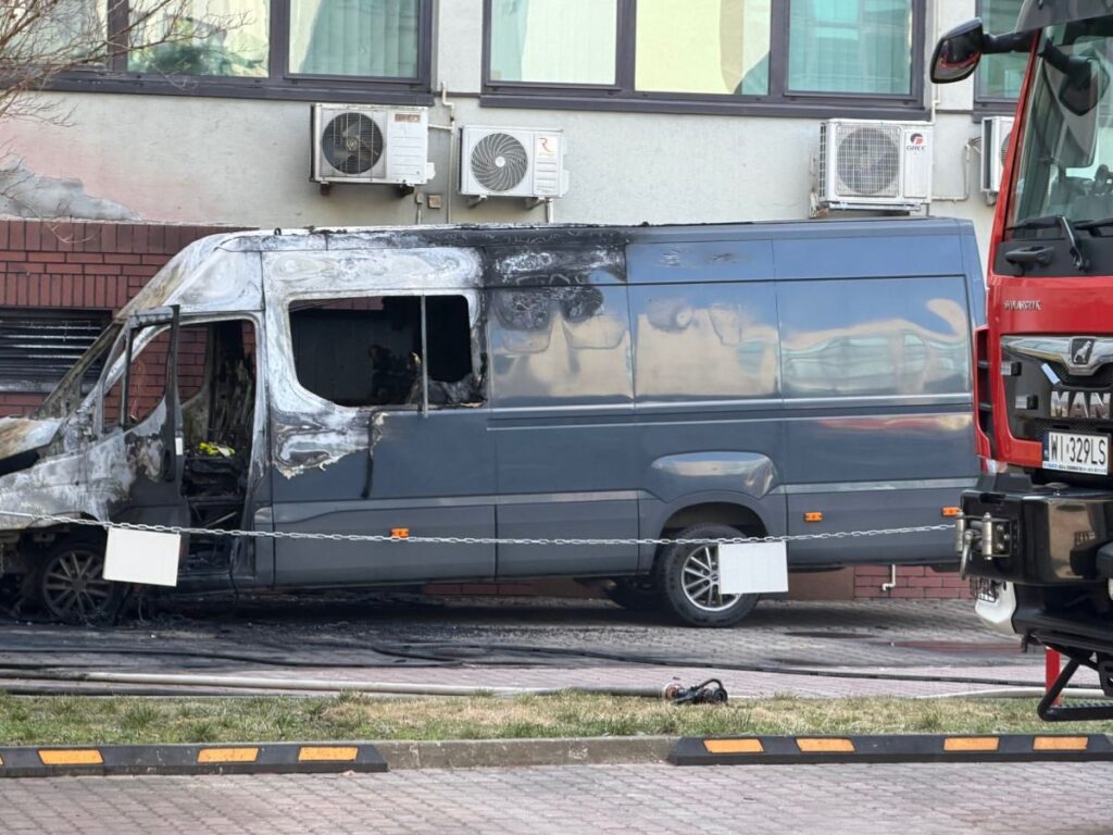 varsova da atis poligonu yakininda kamyonet yangini 4 olu 2 yarali 53769