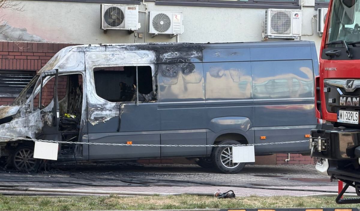 Varşova'da atış poligonu yakınında kamyonet yangını: 4 ölü, 2 yaralı 1 Varsova da atis poligonu yakininda kamyonet yangini 4 olu 2 yarali 53769