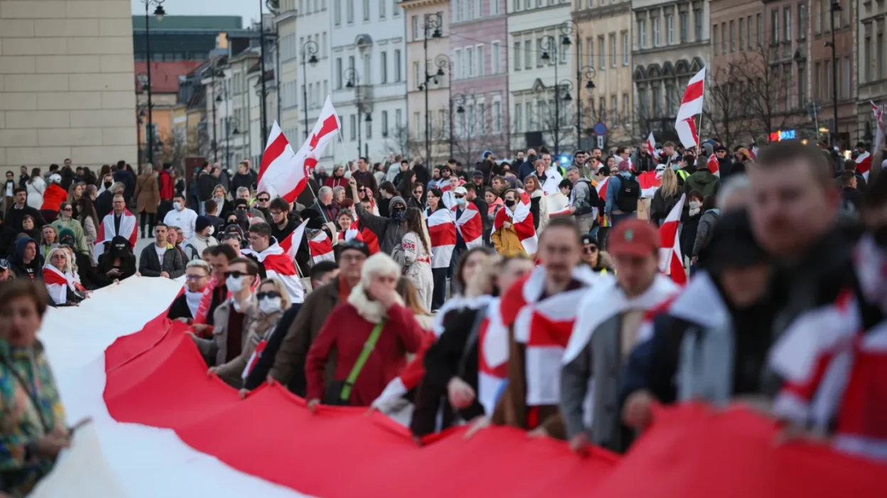 Varsova da belarus ozgurluk yuruyusu kgb gozetimi i ddiasi 56941