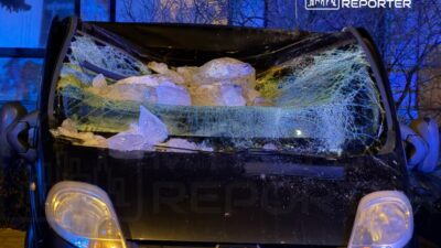 Varşova'da bina güzeyinden düşen büyük buz kütlesiyle tehlikeli olay 2 Varsova da bina guzeyinden dusen buyuk buz kutlesiyle tehlikeli olay 50493