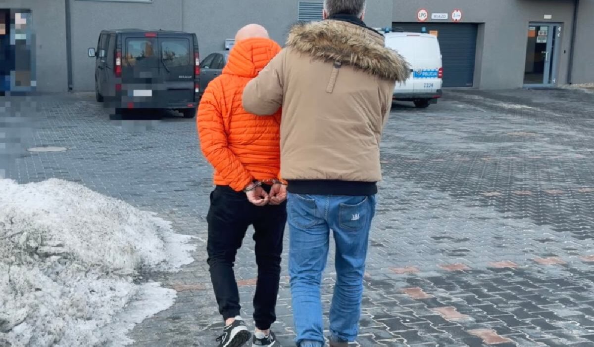 Varsova da depo yangini 11 kisi gozaltina alindi 50748