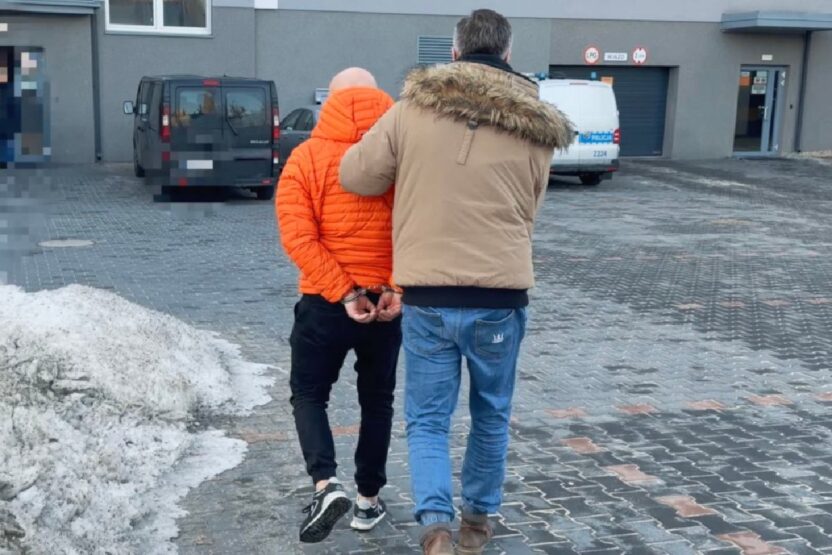 Varsova da depo yangini 11 kisi gozaltina alindi 50748