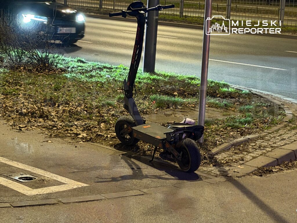 varsova da elektrikli scooter ile otomobil carpisti 16 yasinda yarali 52663