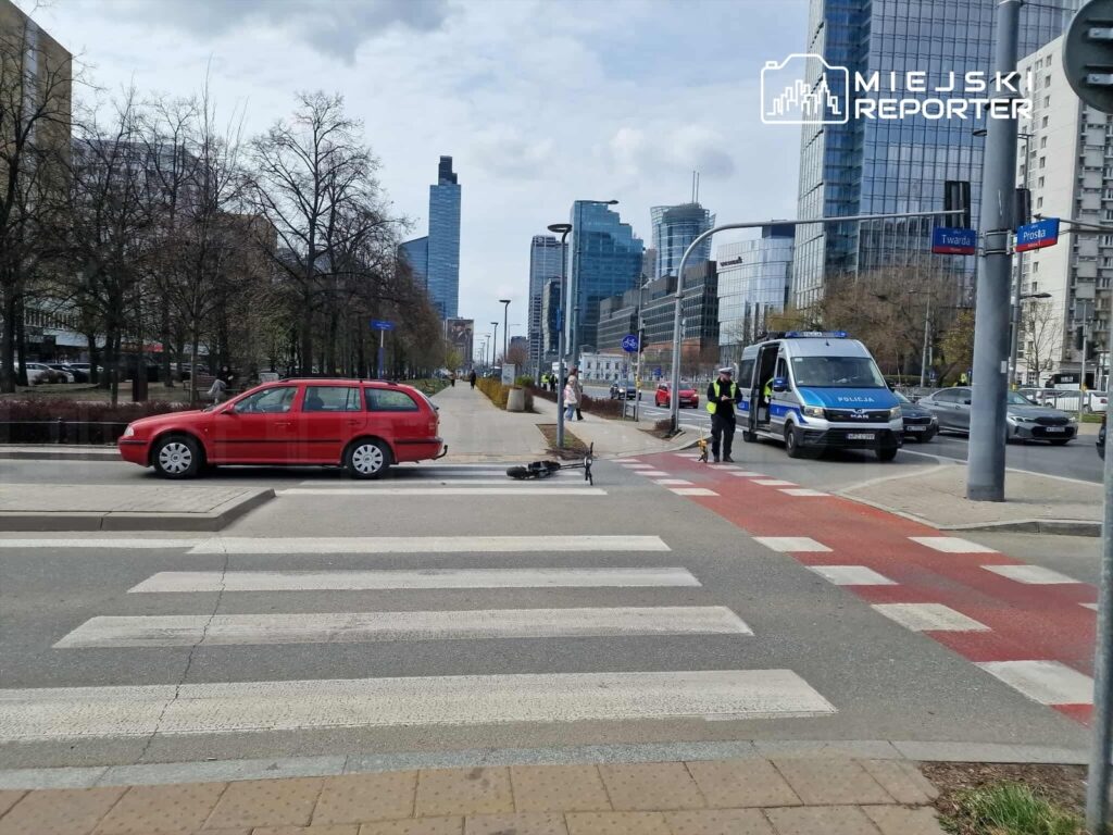 varsova da elektrikli scooter ile otomobil carpisti 18 yasinda yarali 57270