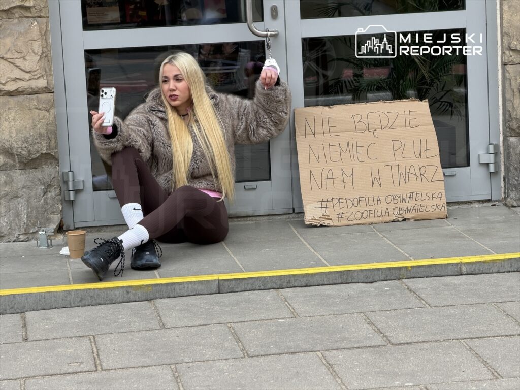 varsova da eylem schreiber koalisyon burosu onunde kendini kelepceledi 55639