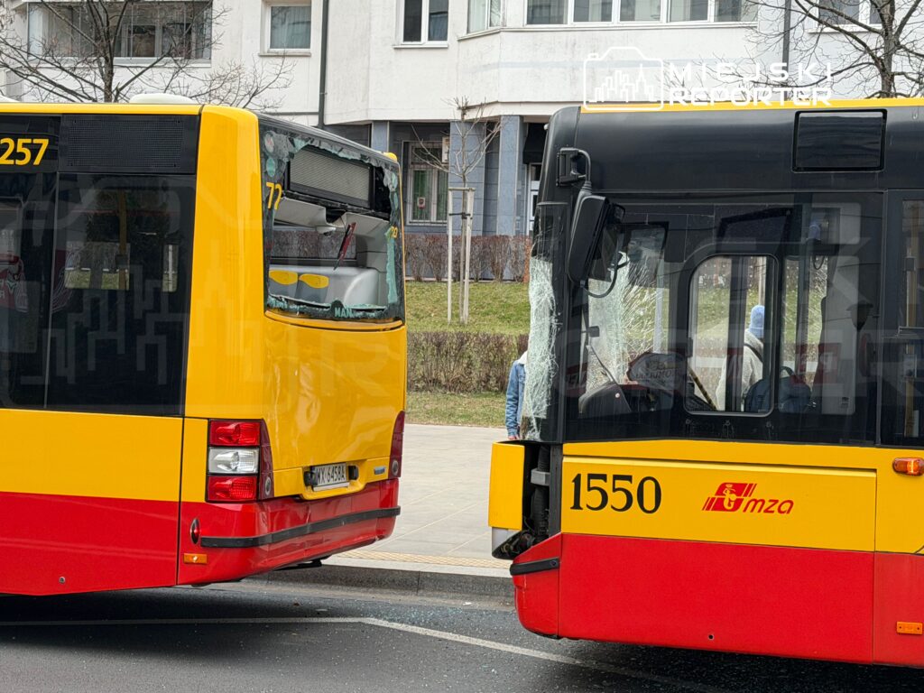 varsova da i ki otobus carpisti bir yarali 54188
