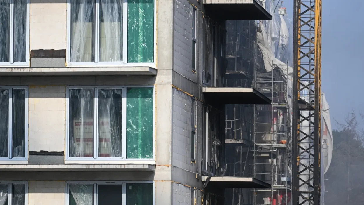 Varsova da i nsaat halindeki binada yangin bir i sci hastaneye kaldirildi 52619