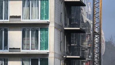 Varsova da i nsaat halindeki binada yangin bir i sci hastaneye kaldirildi 52619