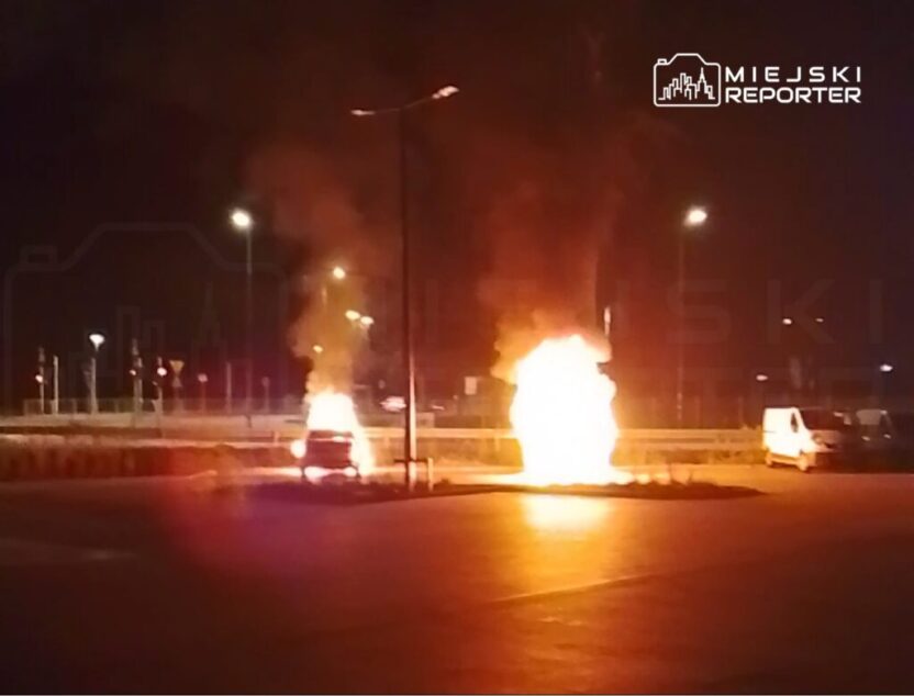 Varsova da lidl otoparkinda arac yangini i ki arac kundaklandi 54485