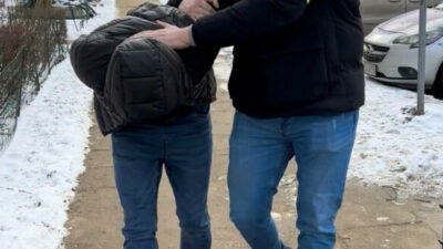 Varşova'da lüks kabrioletlere hırsızlık operasyonu 2 Varsova da luks kabrioletlere hirsizlik operasyonu 50742