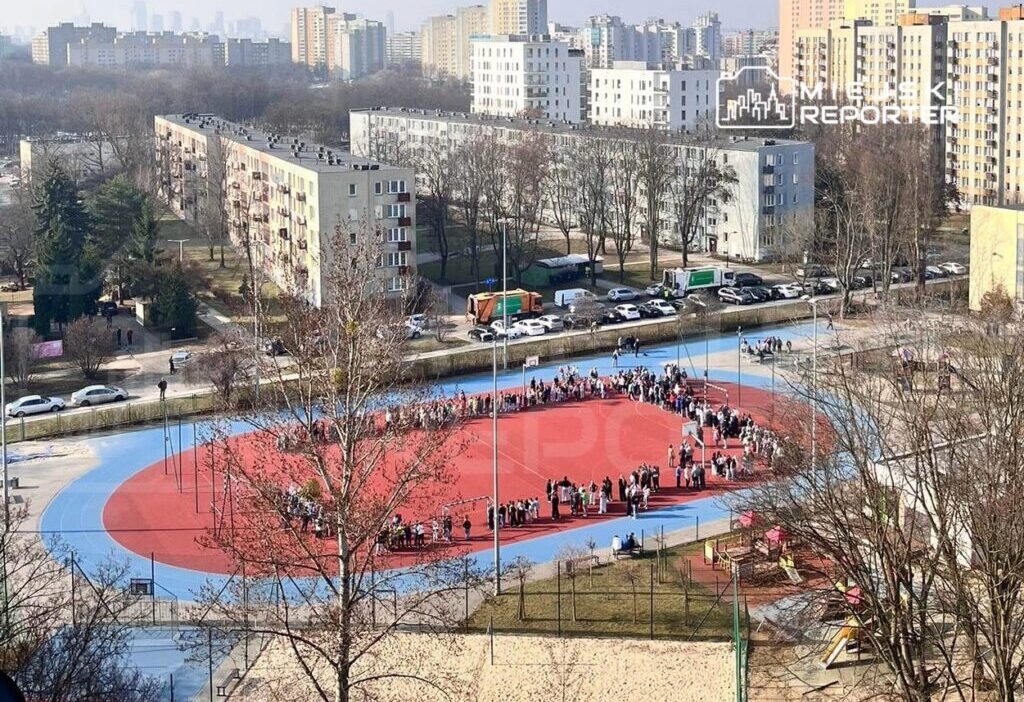 Varsova da okullara bomba i ddiasi alarm ve tahliyeler 52410