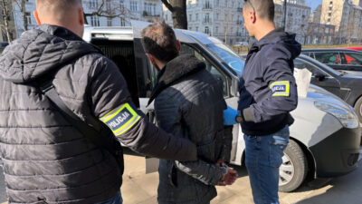 Varşova'da operasyon: 18 kişi gözaltına alındı, kaçak göçmen ve suçlulara yönelik baskın 3 Varsova da operasyon 18 kisi gozaltina alindi kacak gocmen ve suclulara yonelik baskin 53358