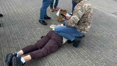 Varsova da otobus duraginda yasanan dolandiricilik girisimi polisin hizli mudahalesiyle sonuclandi 57136