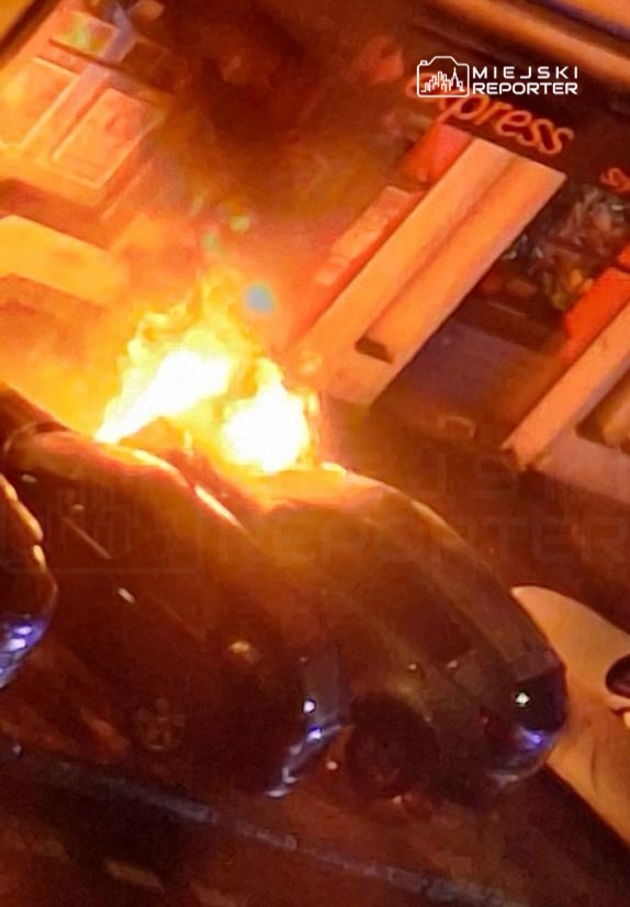 varsova da park halindeki otomobilde yangin yakinlardaki araclar da etkilendi 55774