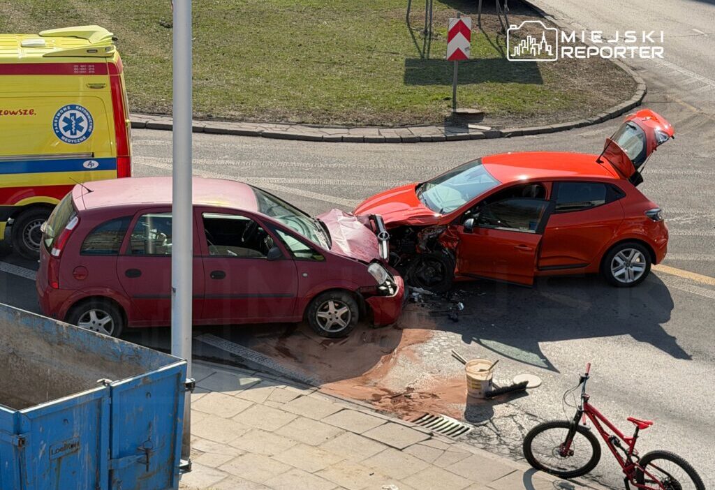 Varsova da rondo da ters yonde giren aracla meydana gelen carpisma 52666