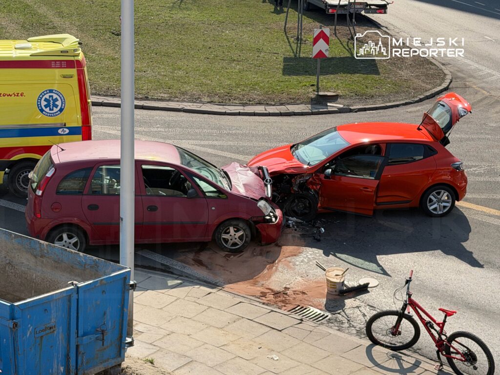 varsova da rondo da ters yonde giren aracla meydana gelen carpisma 52666