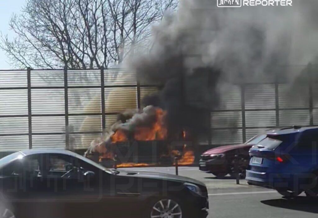 Varsova da s2 otoyolunda zincirleme kaza trafik aksadi 51477