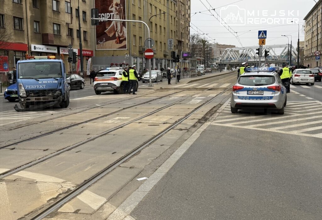 Varsova da sarhos surucu tramvayla carpisti 56177