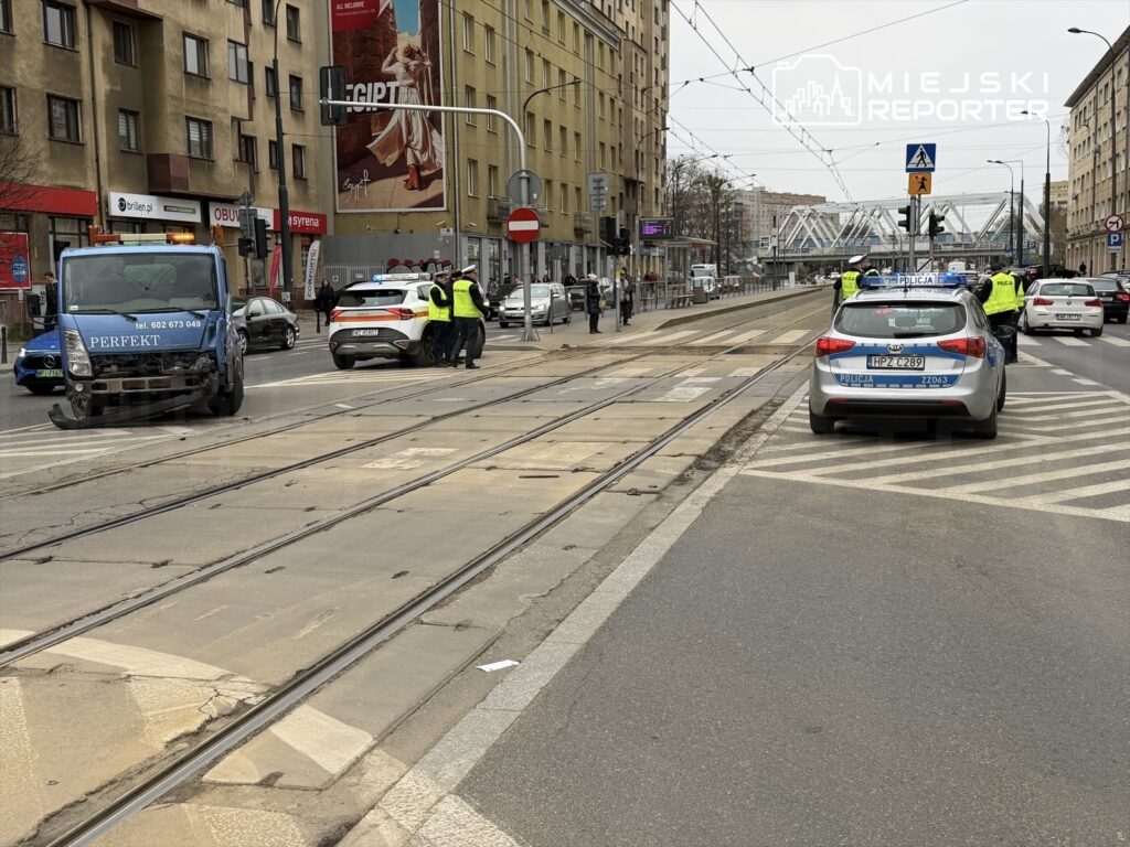 Varsova da sarhos surucu tramvayla carpisti 56177