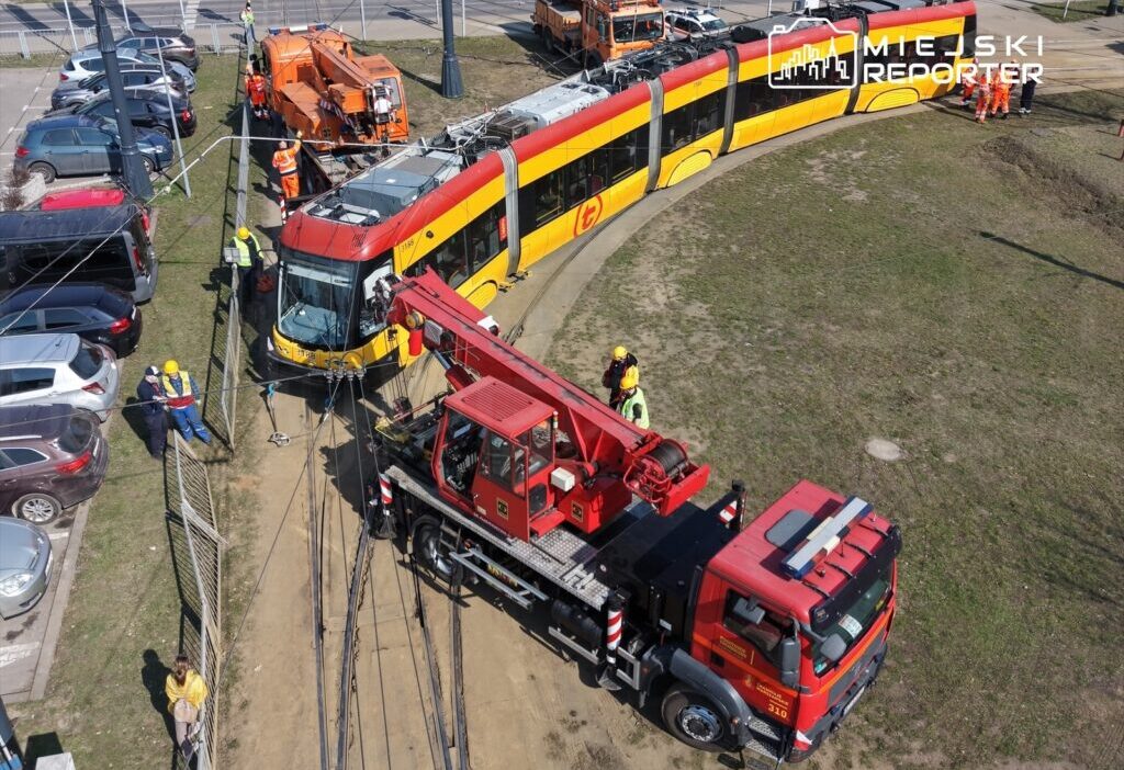 Varsova da tramvay hatti 26 da raydan cikti yolcular yaralanmadi 54790