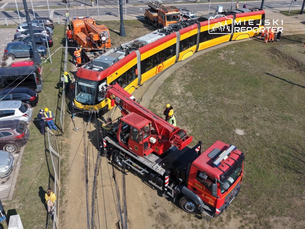 varsova da tramvay hatti 26 da raydan cikti yolcular yaralanmadi 54790